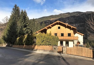 Beautiful spacious group house with big garden and cozy bar