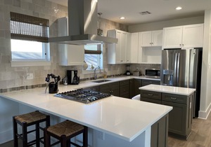 BEAUTIFUL SUPER COMFORTABLE 3/3 TOWNHOME - BEST LOCATION!