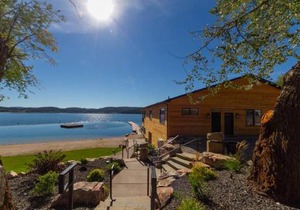 Beautiful Triplex Unit With Spectacular Lake View!