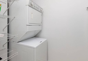 Beautiful University Flat in Multifamily Building