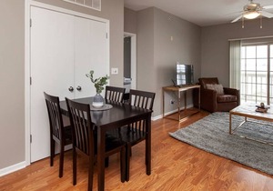 Beautiful University Flat in Multifamily Building