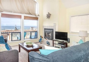 Beautifull ocean & beach views; 5 minutes walk to beach; WiFi; Casino near by