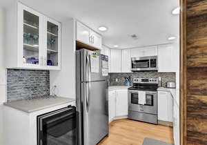 Beautifully Updated Oceanfront Condo w/wine fridge