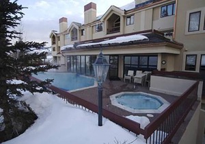 Beaver Creek TRUE Ski-in Ski-out! Beautiful in the Summer as Well (A/C in unit)!