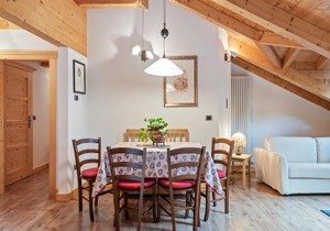 Belvilla by OYO Charming Apartment in Brez with TV