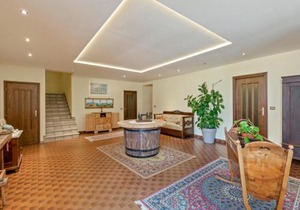 Belvilla by OYO Charming Apartment in Brez with TV