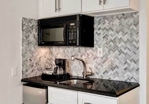 Best location by the Beach ! Free WiFi - TV - All amenities