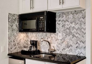 Best location by the Beach ! Free WiFi - TV - All amenities