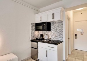 Best location by the Beach ! Free WiFi - TV - All amenities