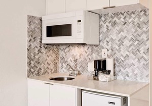Best location by the Beach ! Free WiFi - TV - All amenities