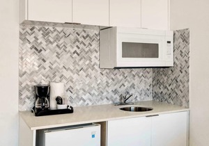 Best location by the Beach ! Free WiFi - TV - All amenities