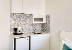 Best location by the Beach ! Free WiFi - TV - All amenities
