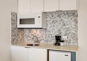 Best location by the Beach ! Free WiFi - TV - All amenities