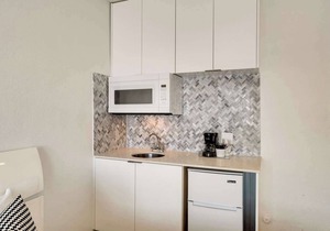 Best location by the Beach ! Free WiFi - TV - All amenities