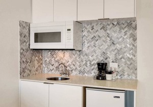 Best location by the Beach ! Free WiFi - TV - All amenities
