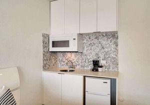 Best location by the Beach ! Free WiFi - TV - All amenities