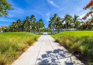 Best location by the Beach ! Free WiFi - TV - All amenities