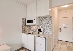 Best location by the Beach ! Free WiFi - TV - All amenities