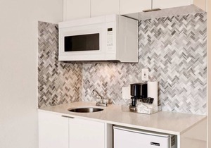 Best location by the Beach ! Free WiFi - TV - All amenities