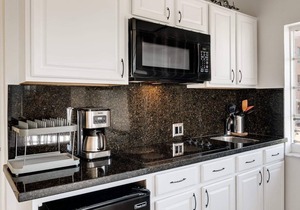 Best Location SOBE Top Floor 2 min to beach & fun