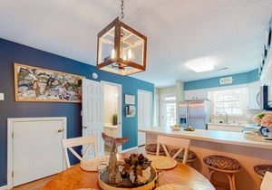 Bethany Meadows townhouse close to beach w/ pool & tennis access and central AC