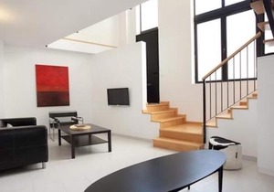 Big 2-level apartment near Park Guell with A/C and free wifi