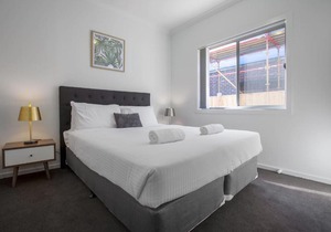 Big Family fun@ 4 bedrooms house in point cook