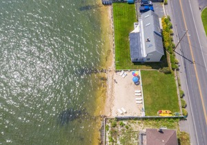 Boho Beach - AC & WiFi - Pool, Private Beach, Water Views, Kayak Rentals