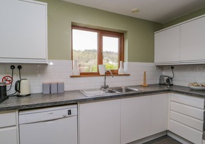 BRAESIDE, family friendly, with open fire in Torver