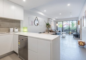 BRAND NEW! 1BR + Study Apt in Homebush Sleeps 5