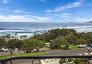 Breakers 2 12 - LJHooker Yamba