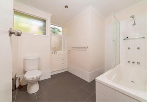 Breezy 4 Bedroom Queenslander in Balmoral