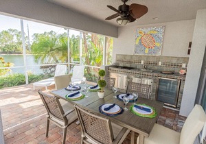 Briarwood home w/heated pool/spa-outdoor kitchen-retractable awning-private lake view