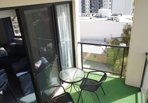 Bright 2 Bedroom Central Perth Apartment