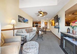 Bright & Airy Villa, Panoramic Views from all Rooms, 6-Seat Golf Cart, WIFI