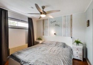 Bright and Comfortable Houseboat