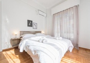 Bright apt in the heart of Athens
