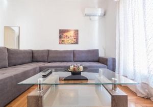Bright apt in the heart of Athens