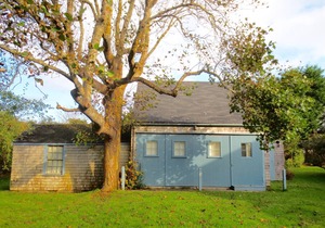Bright cheery year-around house and cottage with quiet, private garden