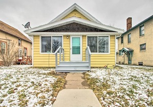 Bright Crosby Home - Walk to Main St & Beach!