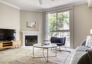 Bright Glendale 2BR w/ Gym, Pool & Jacuzzi, walk to Bars, by Blueground