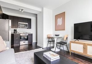Bright Gold Coast 1BR w/Doorman & Gym, 2 blocks to L, by Blueground