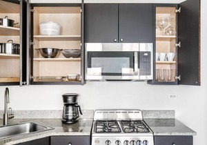 Bright Gold Coast 1BR w/Doorman & Gym, 2 blocks to L, by Blueground