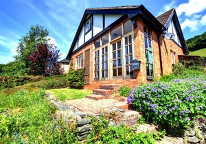 Bron y Fedw - Three Bedroom House, Sleeps 6