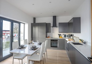 BRYN MIN MANTON APARTMENT, pet friendly, with a garden in Caernarfon