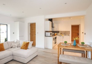 BRYN MIN MANTON BACH, pet friendly, with a garden in Caernarfon