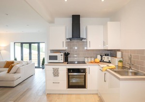 BRYN MIN MANTON BACH, pet friendly, with a garden in Caernarfon