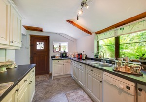 Bryncylla - Three Bedroom House, Sleeps 9