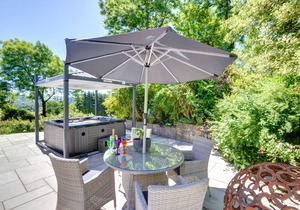 Bryncylla - Three Bedroom House, Sleeps 9