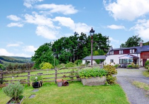 Bryncylla - Three Bedroom House, Sleeps 9
